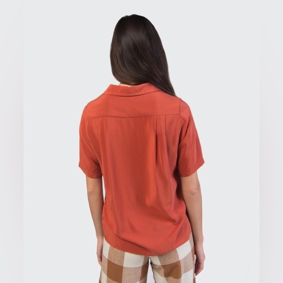 NWT Esby Apparel Julie Tomato Washed Silk Button Down - Picture 3 of 9